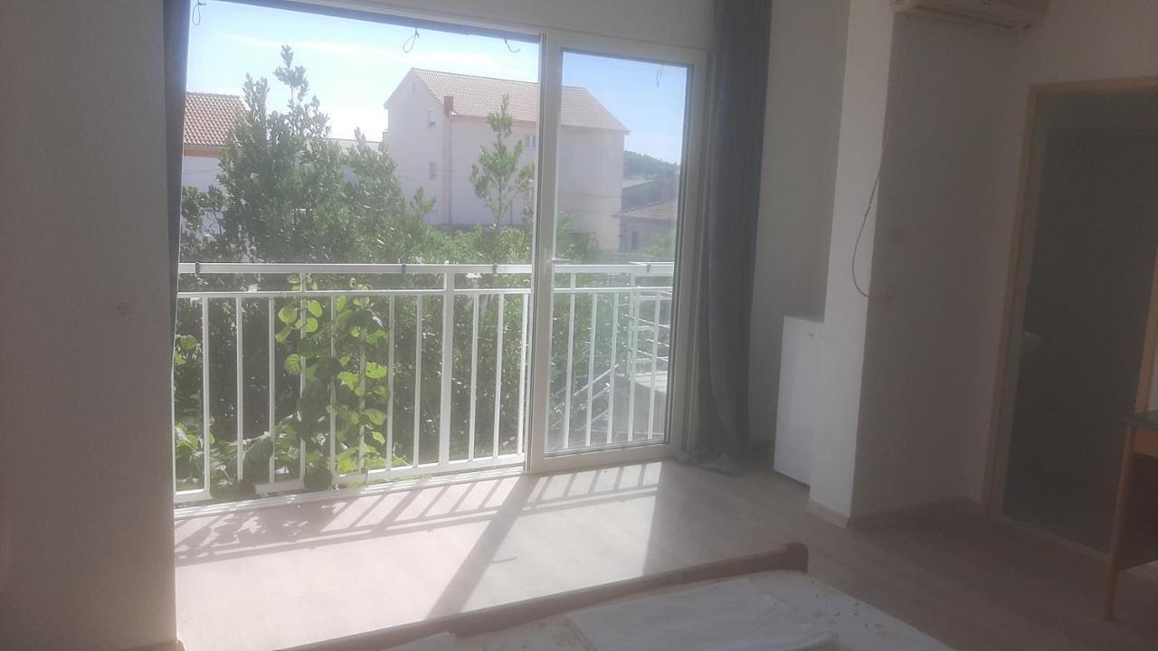 Basil Apartments And Rooms Betina  Exterior photo