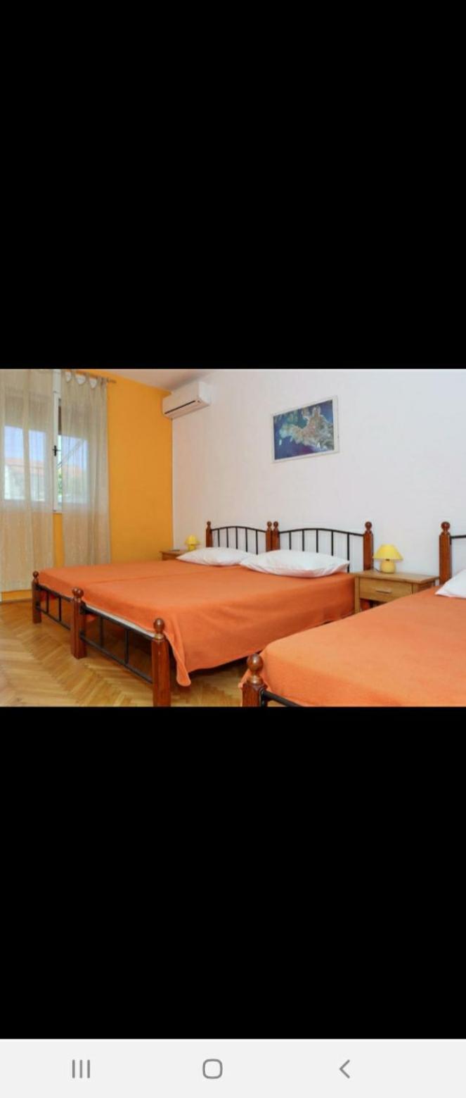 Basil Apartments And Rooms Betina  Room photo