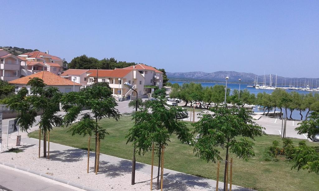Basil Apartments And Rooms Betina  Exterior photo