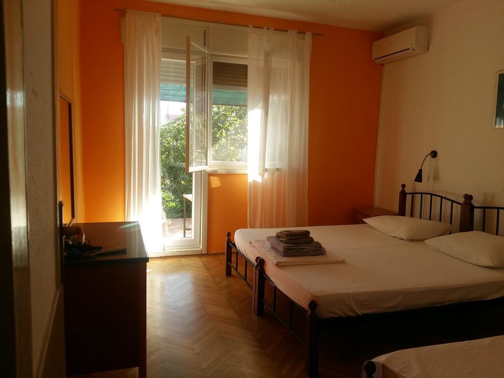 Basil Apartments And Rooms Betina  Exterior photo